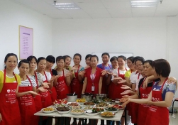 南寧月嫂娘子軍家政致：愛美的寶媽們，春節(jié)不增重你得這樣吃哦！